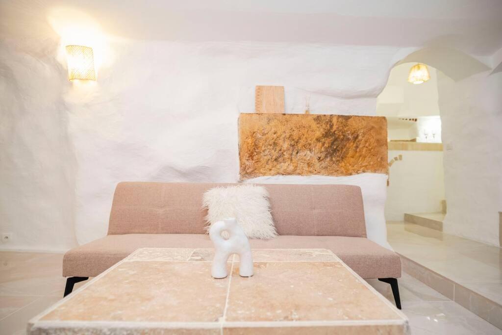 Le Temple D'Aphrodite, Appartement Avec Spa فيين المظهر الخارجي الصورة
