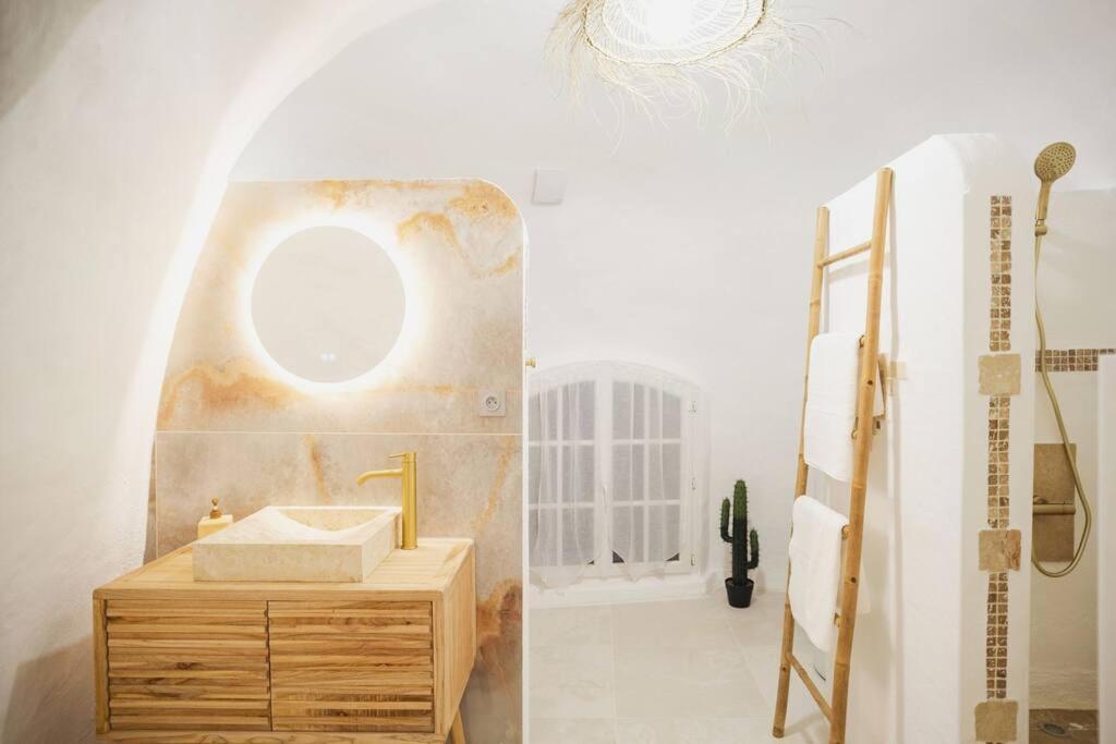 Le Temple D'Aphrodite, Appartement Avec Spa فيين المظهر الخارجي الصورة