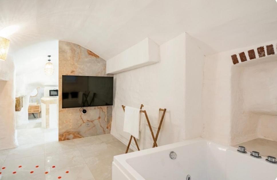 Le Temple D'Aphrodite, Appartement Avec Spa فيين المظهر الخارجي الصورة